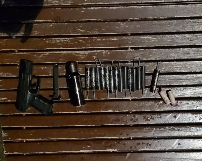 Pistol, petarde și spray lacrimogen într-o mașină care intra în parcarea Arenei Naționale, înaintea meciului FCSB - Rapid
