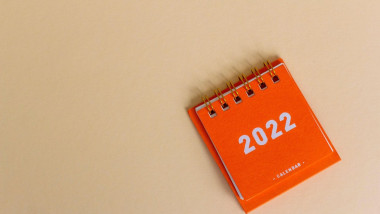 calendar portocaliu pentru 2022
