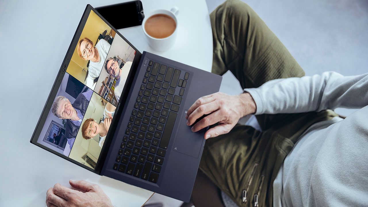 (P) ASUS ExpertBook B1 B1400 și SimPro Dock 2: împreună pentru versatilitate spectaculoasă