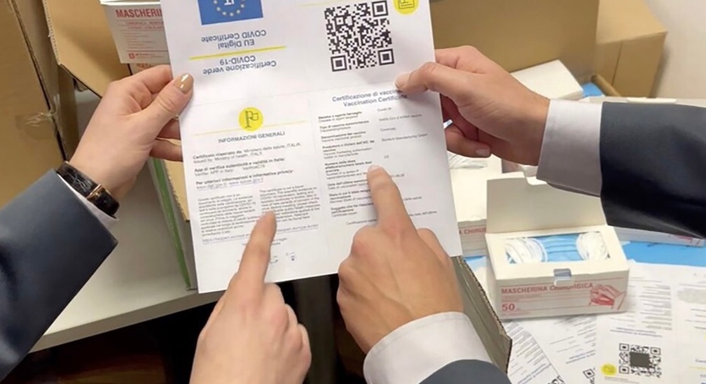 Fenomenul certificatelor COVID false ia amploare în Franța și Germania. Au fost făcute sute de arestări