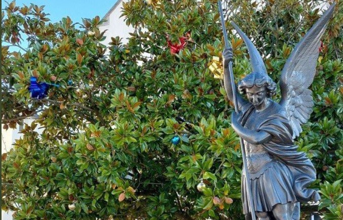 O statuie a Arhanghelului Mihail va fi înlăturată dintr-o piaţă publică din Franța pentru că încalcă o lege a laicității