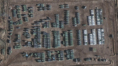 imagini din satelit cu forte ruse comasate la granita cu ucraina