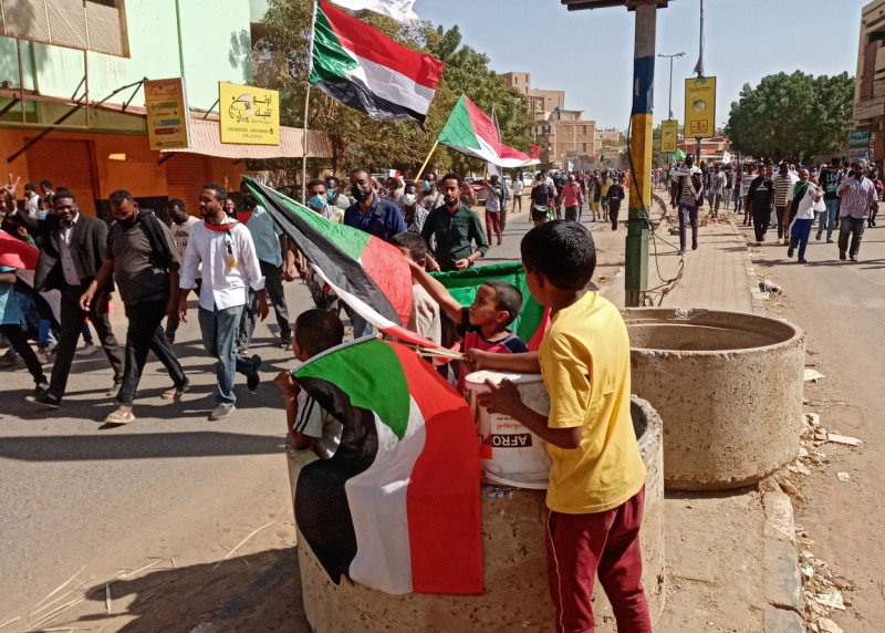 Copii cu steaguri ale Sudanului