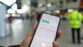telefon cu aplicatia pentru completarea formularului PLF de intrare in tara
