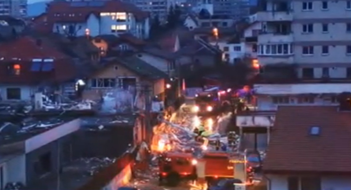 Explozie puternică urmată de incendiu la o pensiune din Cluj-Napoca. O femeie a fost găsită carbonizată, alte două persoane sunt rănite