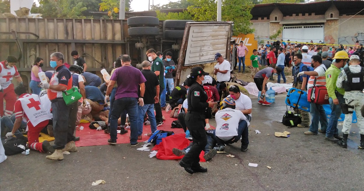 Accident cumplit în Mexic: cel puțin 53 de persoane au murit după ce un camion supraîncărcat cu imigranți s-a răsturnat