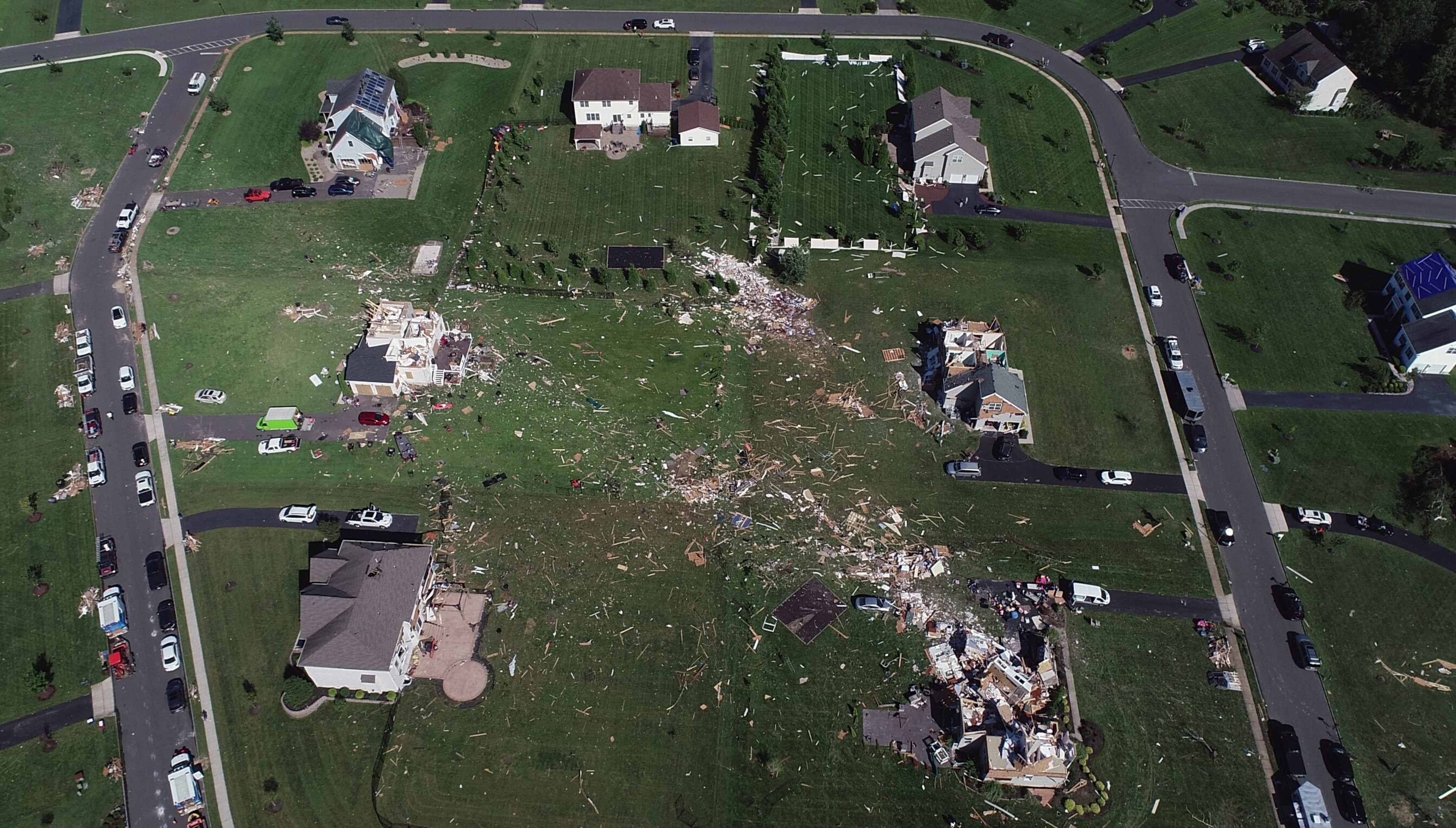 55 de milioane de americani, în pericol, după ce un val de 24 de tornade a lovit centrul SUA. Cel puţin 50 de morţi în Kentucky