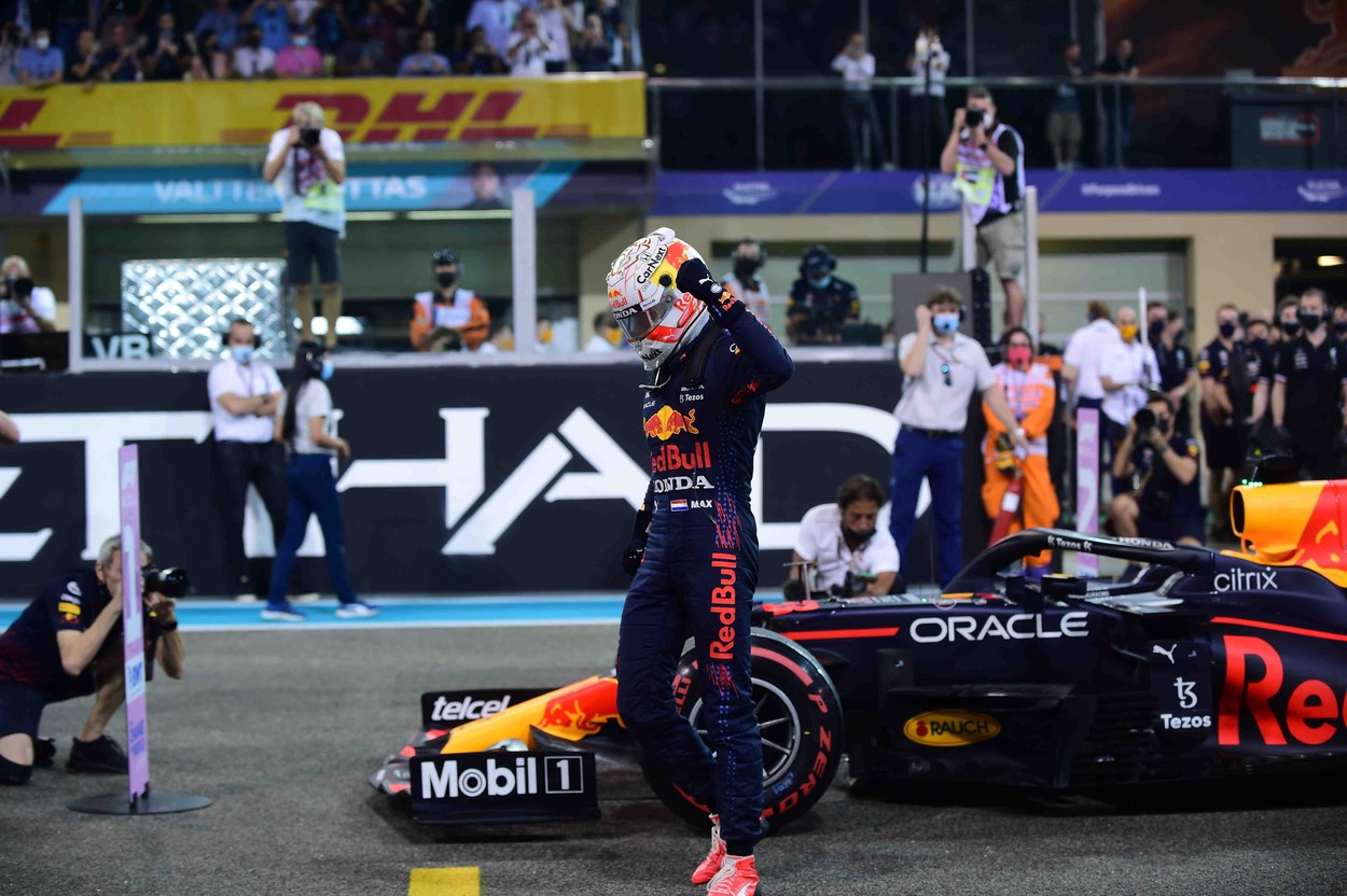 La 24 de ani, Max Verstappen obține primul titlu de Formula 1. Hamilton amână succesul cu care l-ar fi depășit pe Michael Schumacher