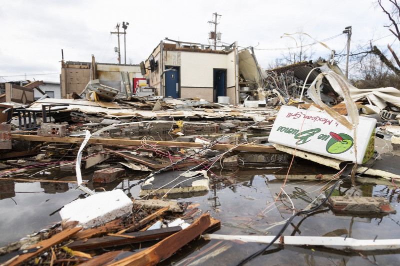 Dozens Killed After Tornadoes Hit Midwest - US