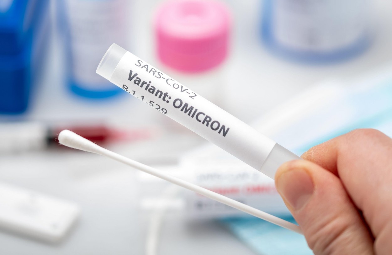 Încă trei cazuri de infectare cu Omicron în România. Medic: După sărbători, este posibil să crească numărul de cazuri și la noi