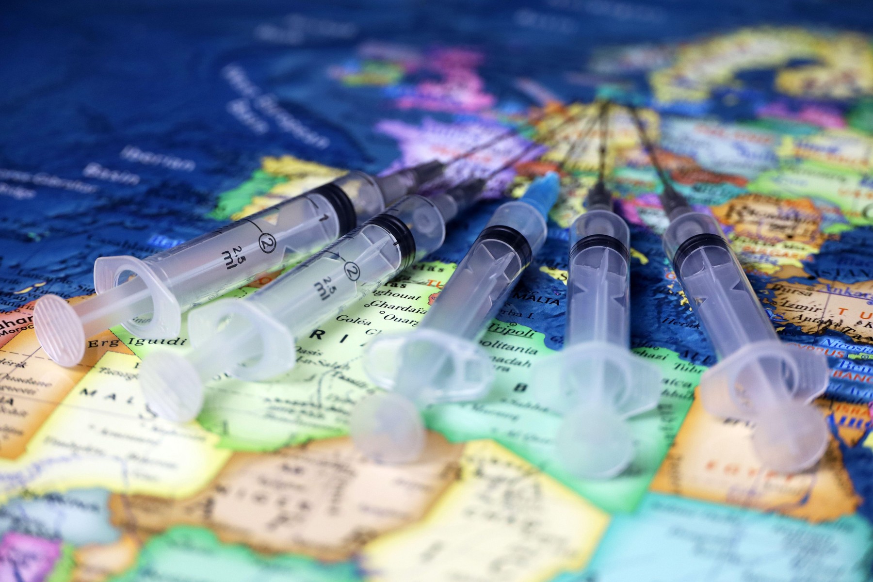 Vaccinarea obligatorie în Austria, sub semnul întrebării din cauza variantei Omicron (expert constituțional)