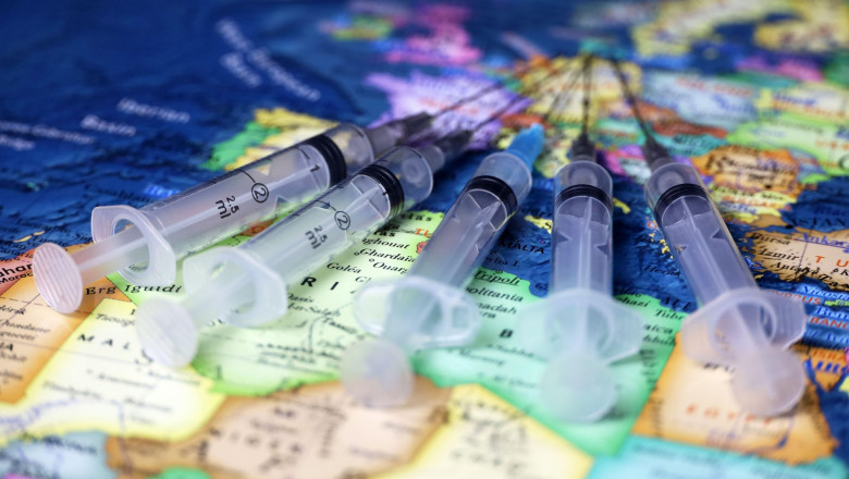 Harta Europei încercuită de vaccinuri