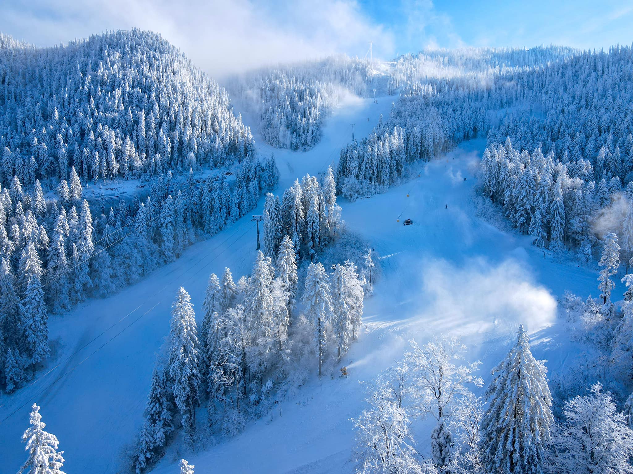 S-au deschis pârtiile din Poiana Brașov. Avertisment pentru turiștii care vin la munte
