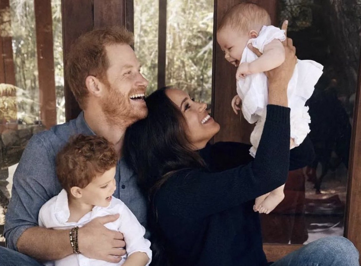 FOTO Harry și Meghan au publicat o nouă fotografie cu fetița lor, Lilibet, pentru a sărbători prima ei aniversare