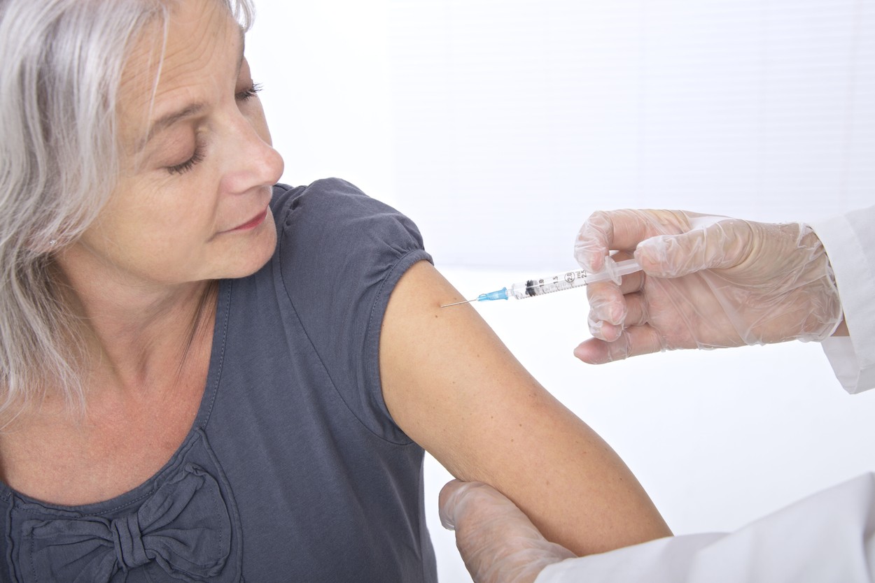 Autoritățile din Bulgaria au decis să ofere recompense în bani pentru a crește rata de vaccinare în rândul pensionarilor