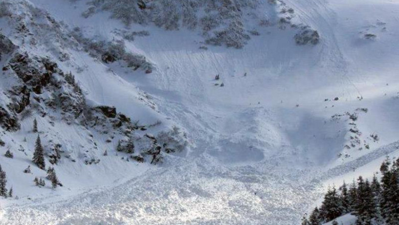 Turiștii, avertizați: Risc însemnat de avalanșe în mai multe zone de munte