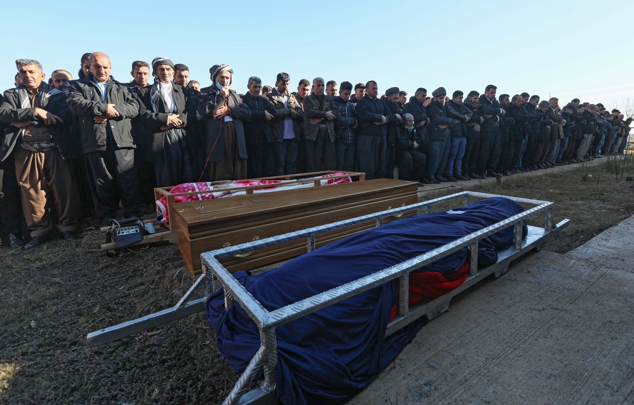 „S-a întors la mine într-un sicriu”. Trupurile a 16 dintre migranții înecați în Canalul Mânecii au fost repatriate în Irak