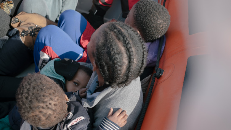 copil migranti africa marea meditarana barca