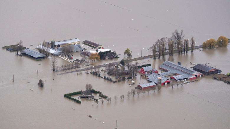 Orășel complet inundat în Canada