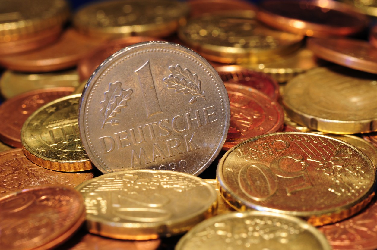 La două decenii după lansarea euro, monede şi bancnote vechi în valoare de peste 8 miliarde nu au fost încă schimbate