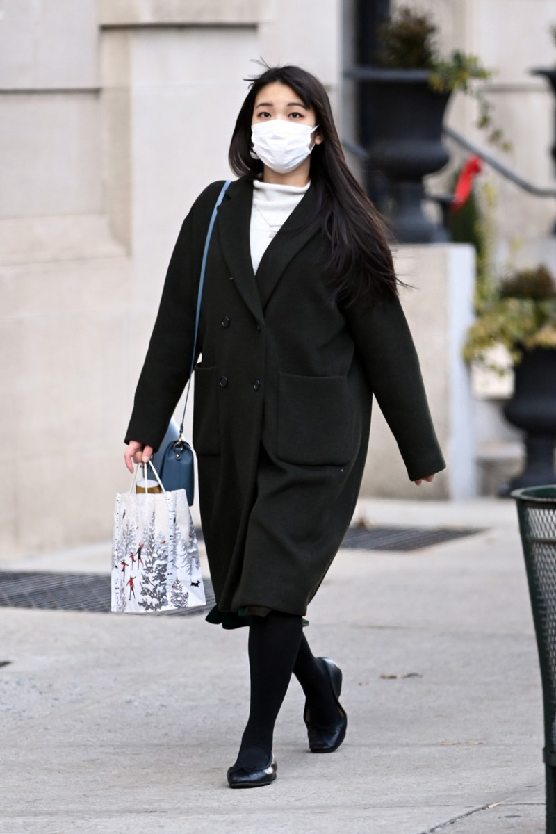 Fosta prințesă japoneză, Mako Komuro, a fost surprinsă de paparazzi pe străzile din New York. Foto: Profimedia