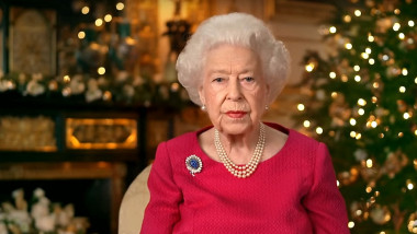 Regina Elisabeta a II-a a Marii Britanii, în timpul discursului de Crăciun.
