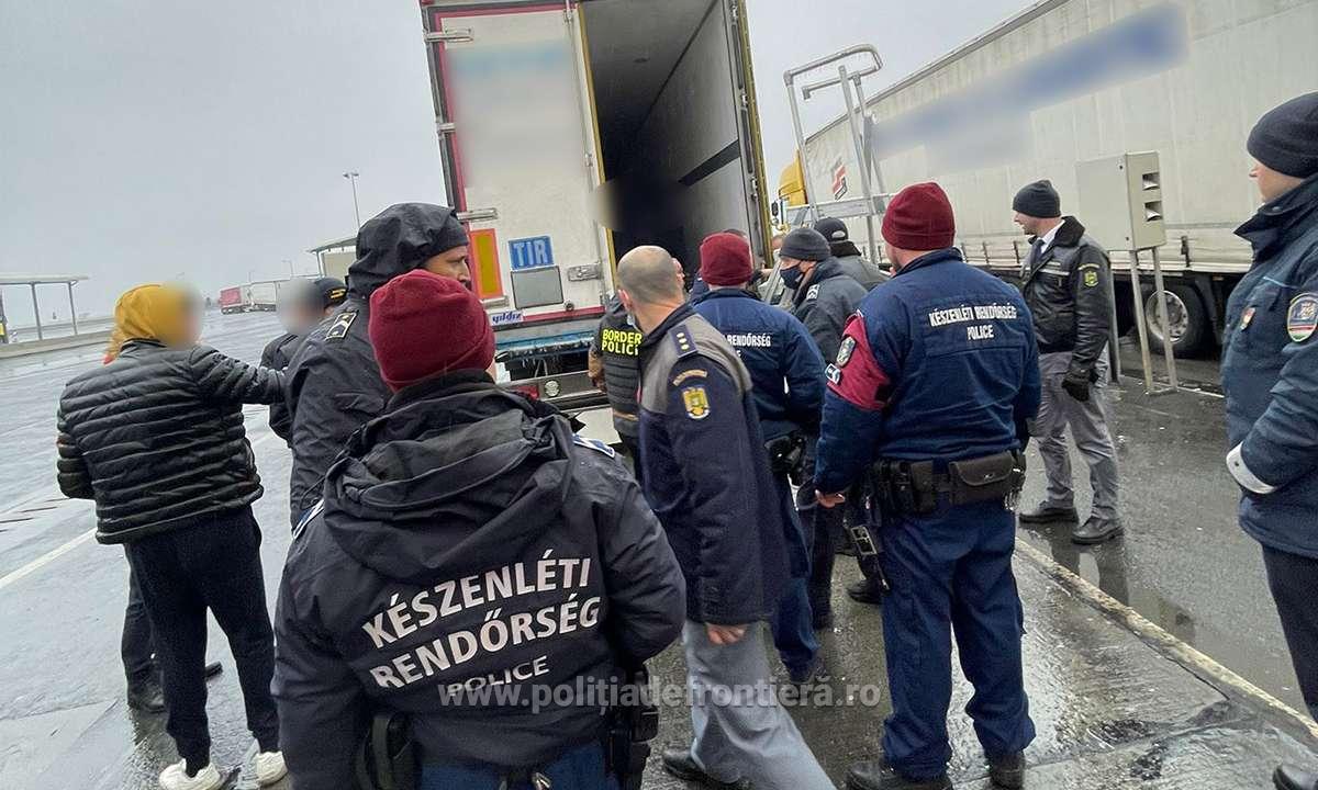 29 de migranți din Siria și Irak au fost prinși de poliție în timp ce încercau să treacă granița ilegal ascunși într-un TIR de marfă