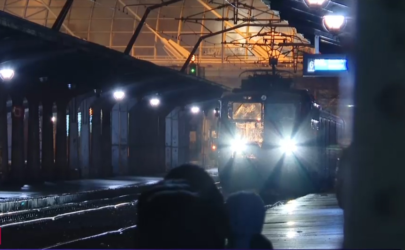 Întârzieri de peste 5 ore la unele trenuri care au ajuns în Gara de Nord. „Fără mâncare, fără apă și nu ne-a spus nimeni nimic"