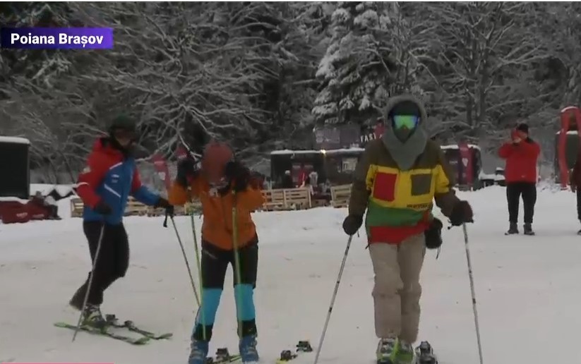 VIDEO. Dezamăgire pentru turiști. Zăpada s-a topit pe pârtii în cea mai scumpă stațiune din România