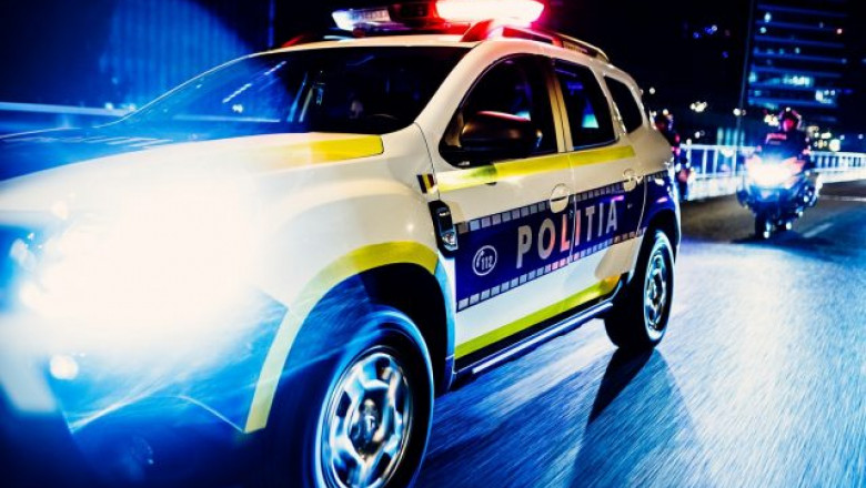 masina de politie cu girofare