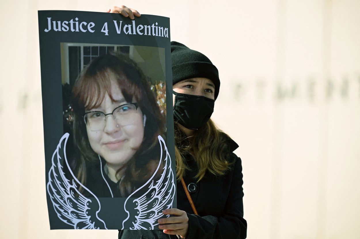O fată de 14 ani, împușcată din greșeală de polițiștii din Los Angeles: Mama fetei: „A murit în brațele mele. Au lăsat-o întinsă acolo”