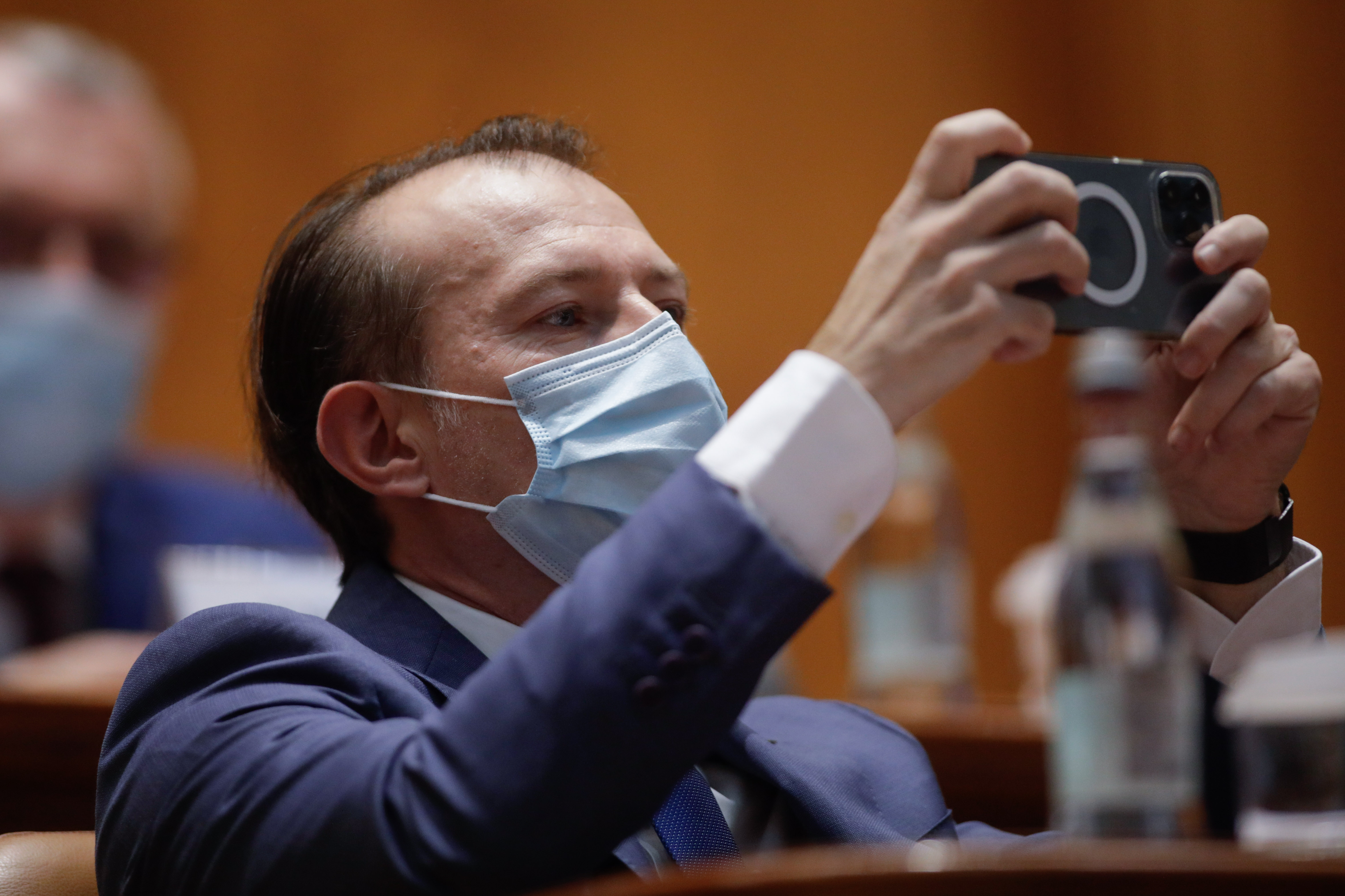 Florin Cîțu, acuzat că nu răspunde la telefon. PNL Vâlcea a solicitat printr-o adresă oficială o întâlnire cu șeful PNL