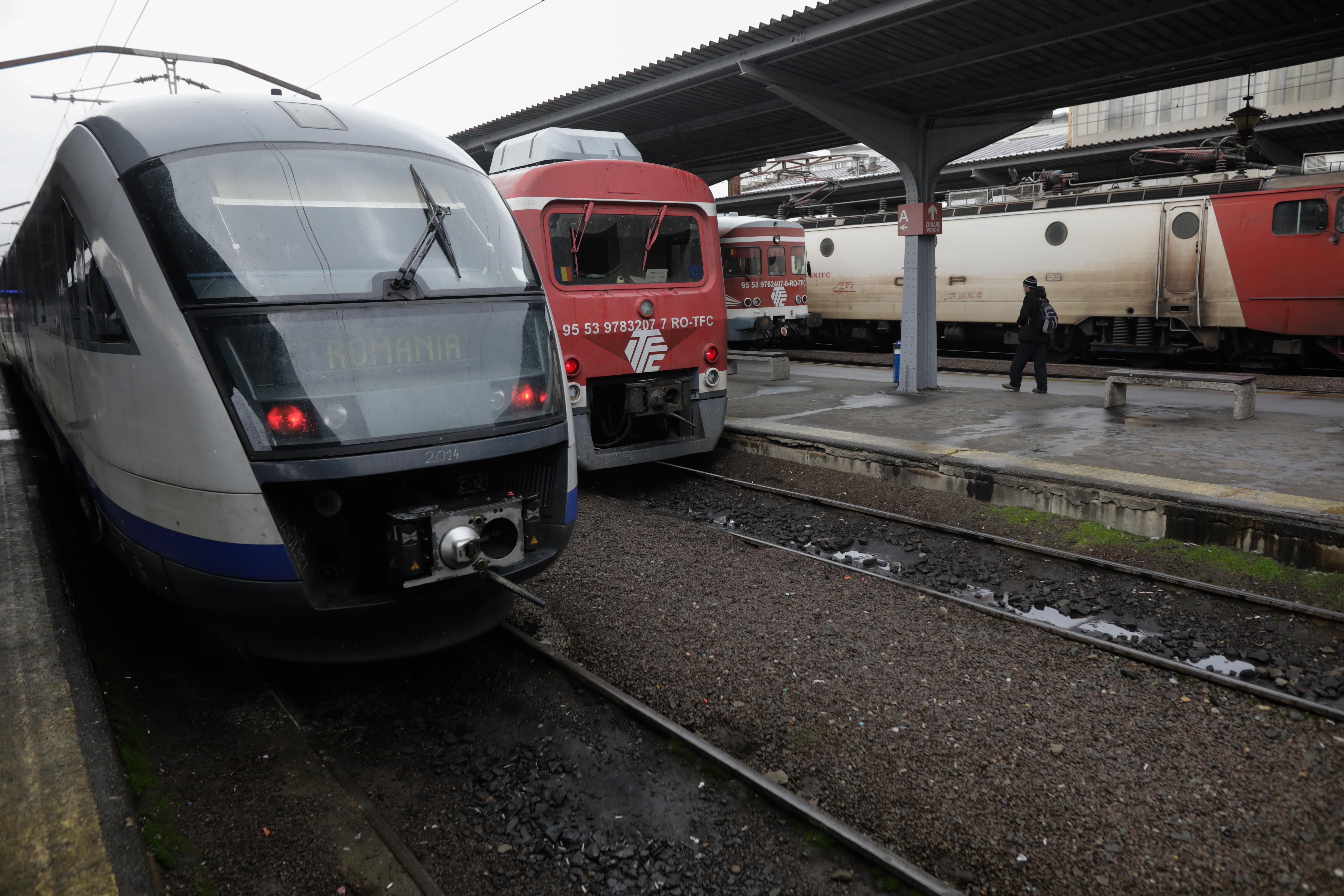 Haos pe calea ferată, trenurile nu circulă între orele 7.00 și 9.00. Angajații de la CFR sunt în grevă