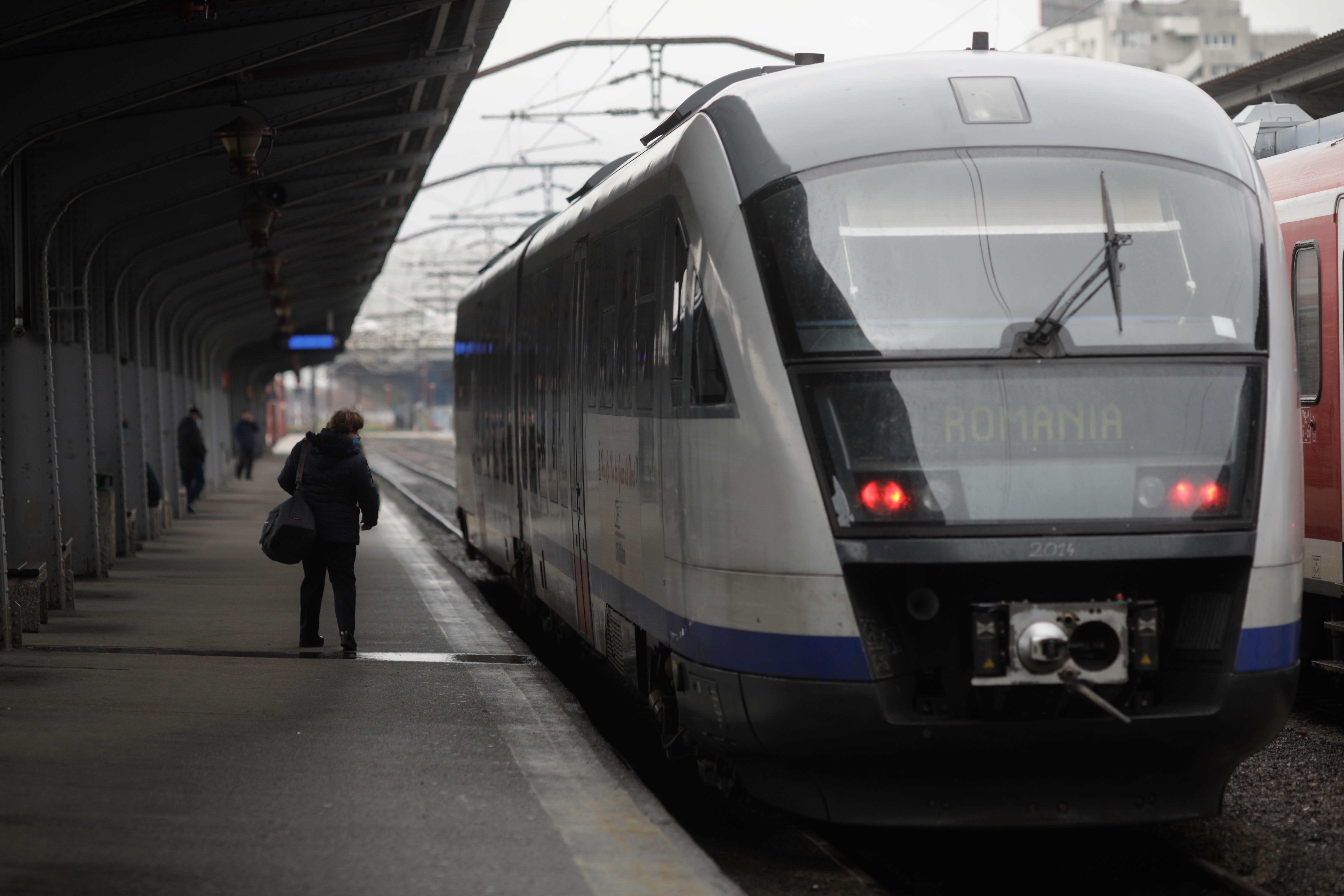 Incident în Gara de Nord din București. Un vagon al unui tren CFR Călători a deraiat, circulația este blocată