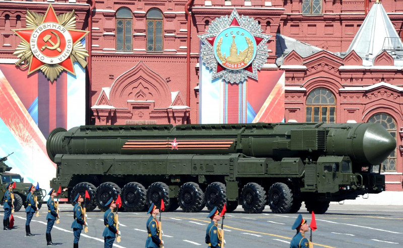 Russian soldiers display the RS-24 Yars long-range nuclear missile during the annual Victory Day military parade marking the 71th anniversary of the end of World War II in Red Square May 9, 2016 in Moscow, Russia.