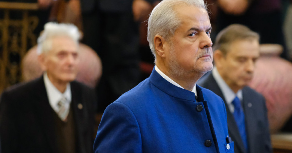 Ο Adrian Năstase αποκαταστάθηκε από το δικαστήριο.  Ο πρώην πρωθυπουργός έχει άδεια να επιστρέψει στην πολιτική
