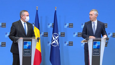 Premierul Nicolae Ciucă și șeful NATO, Jens Stoltenberg vorbesc intr-o conferinta de presa la nato