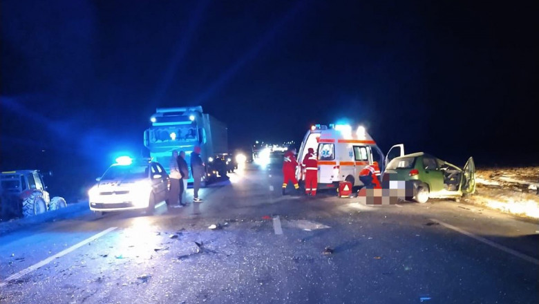 Echipaje ISU intervin la locul unui accident în Vrancea