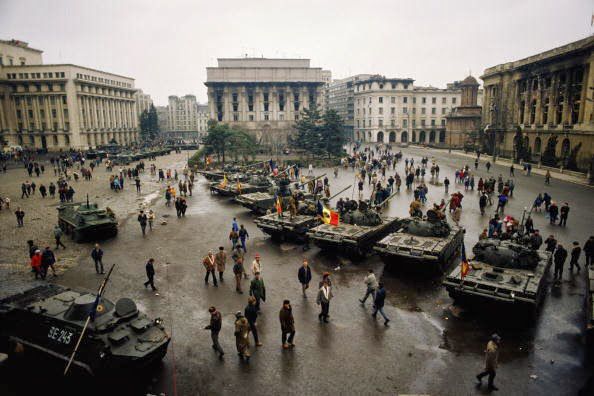 "Au tras în Luchian ca la poligon!" Iadul cu tunuri și gloanțe din București din 22 decembrie și rănile încă vii ale orașului