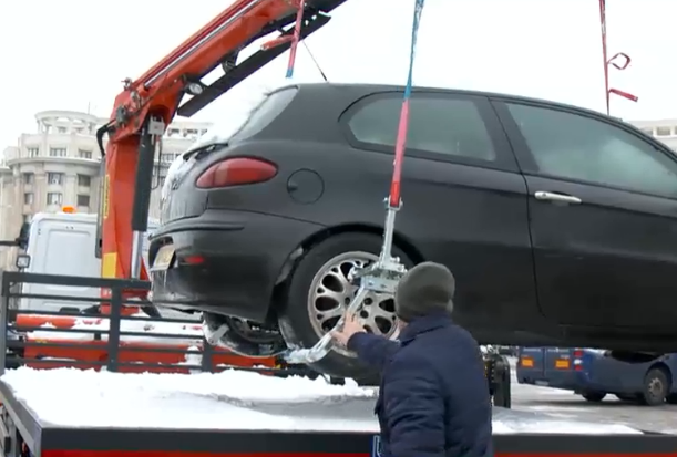 Proiect. Polițiștii locali ar putea fi implicați în ridicarea mașinilor parcate pe stradă în București