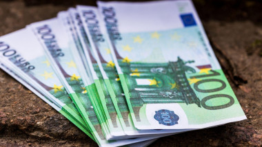Bancnote de 100 de euro.