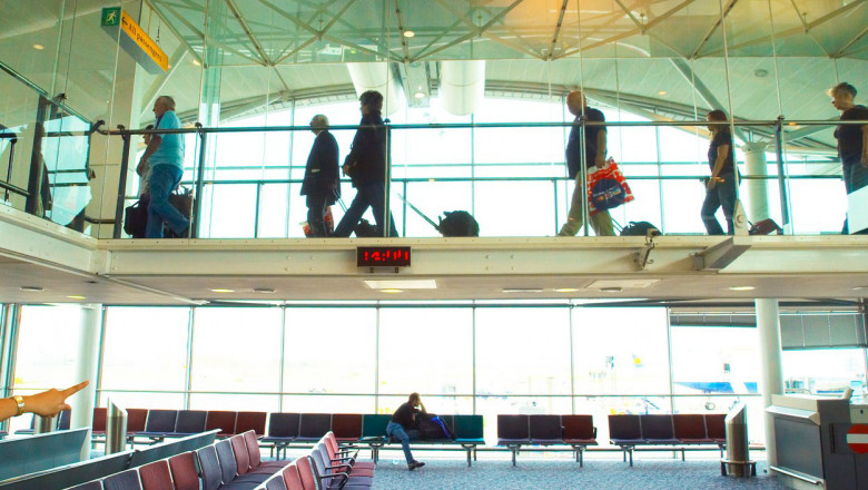 pasageri pe aeroport
