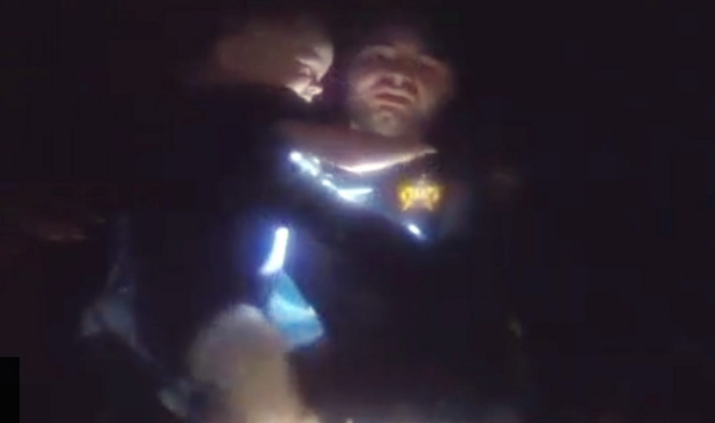 VIDEO. Momentul când doi copii sunt scoși în viață din ruinele unei case distruse de tornadă