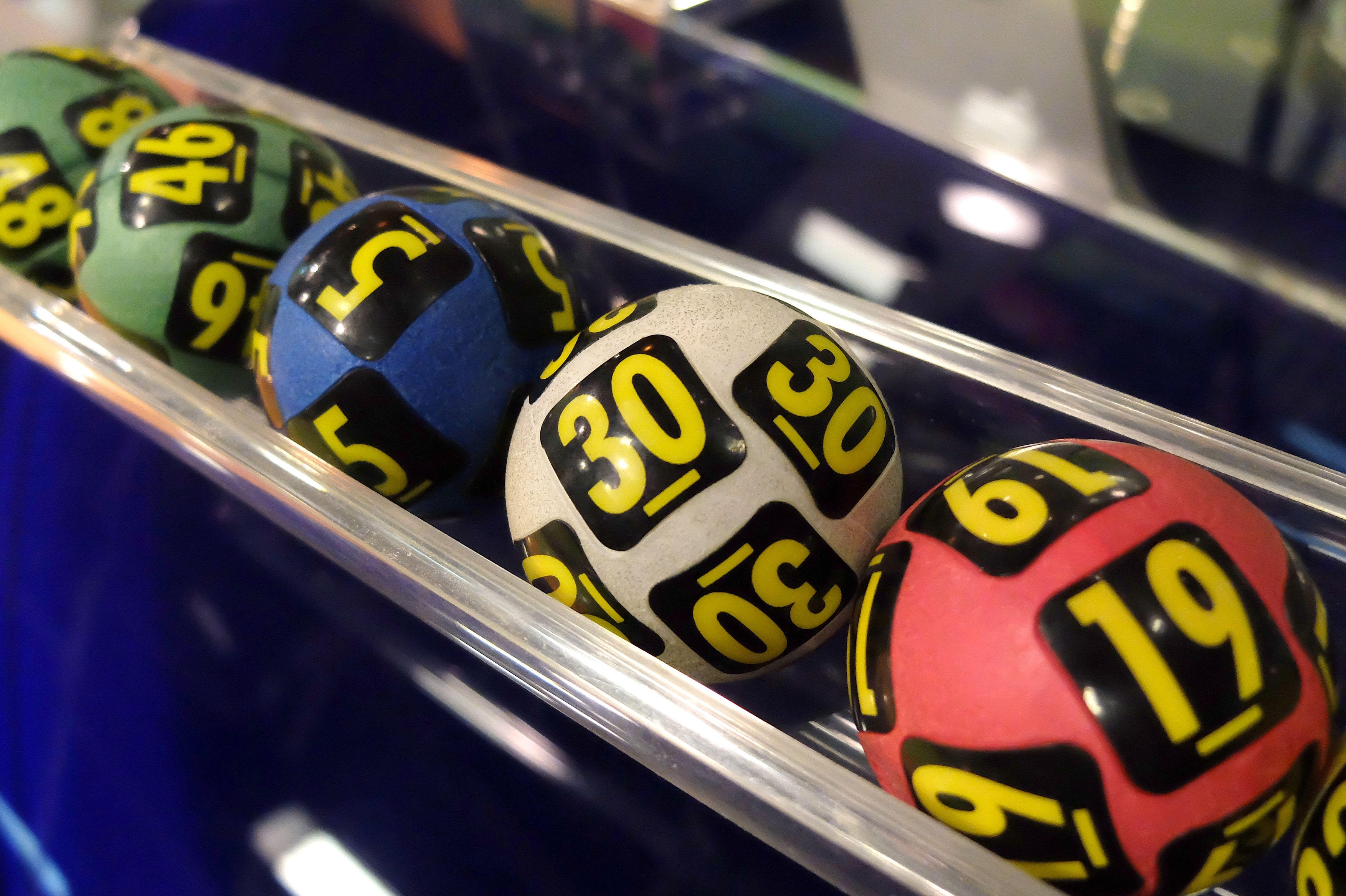 Rezultate LOTO 6/49, Joker, 5/40, Noroc | Vineri, 24 decembrie 2021, Tragerile Speciale de Crăciun cu premii suplimentate