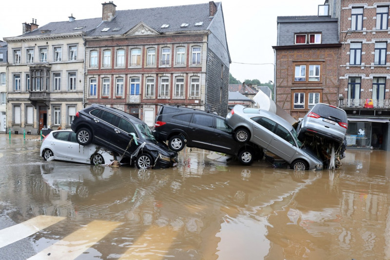 iulie inundatii belgia masini una peste alta profimedia-0621676604