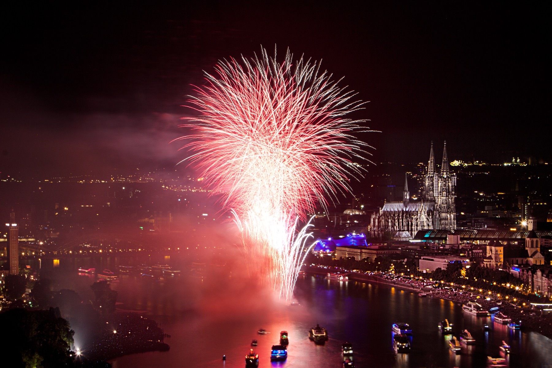 Revelion 2022: Ce orașe au anulat focurile de artificii și care dintre ele vor face spectacol la trecerea dintre ani