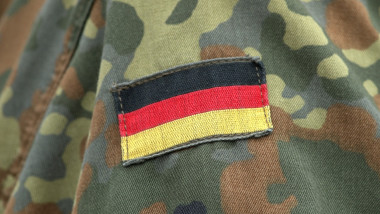 emblema cu steagul germaniei pe o uniforma militara