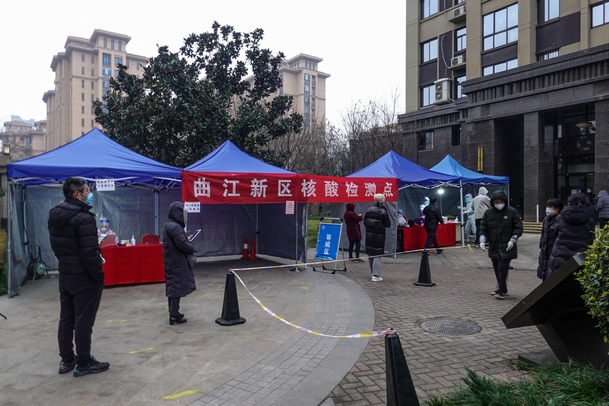 China impune lockdown într-un oraș de peste un milion de locuitori după ce au fost descoperite trei cazuri asimptomatice de coronavirus