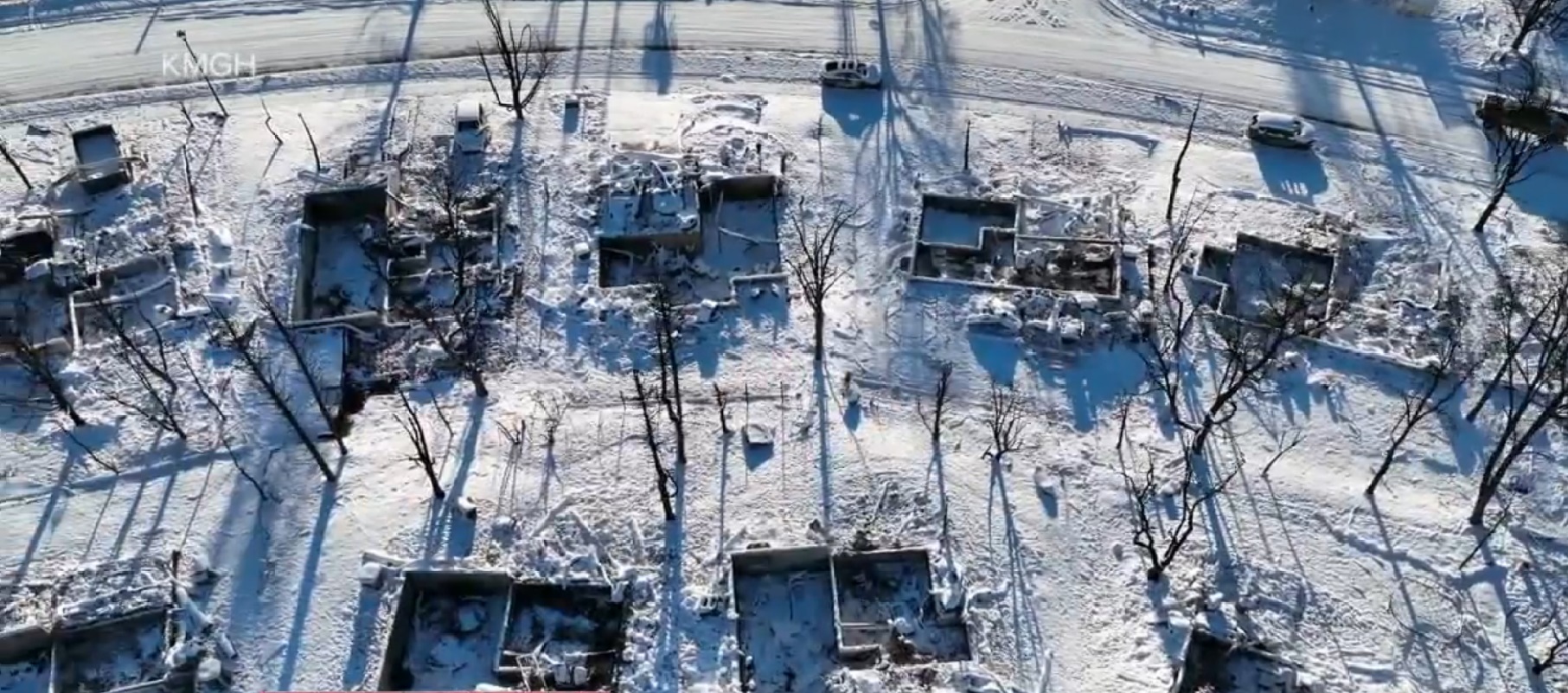 Imaginile dezastrului după incendiul devastator din Colorado. O dronă a filmat cartierele carbonizate acoperite între timp de zăpadă