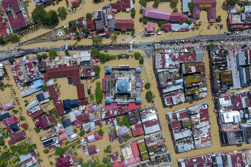 Fotografie din aer a orașului Lhoksukon, după inundațiile catastrofale din Indonezia de la începutul anului 2022